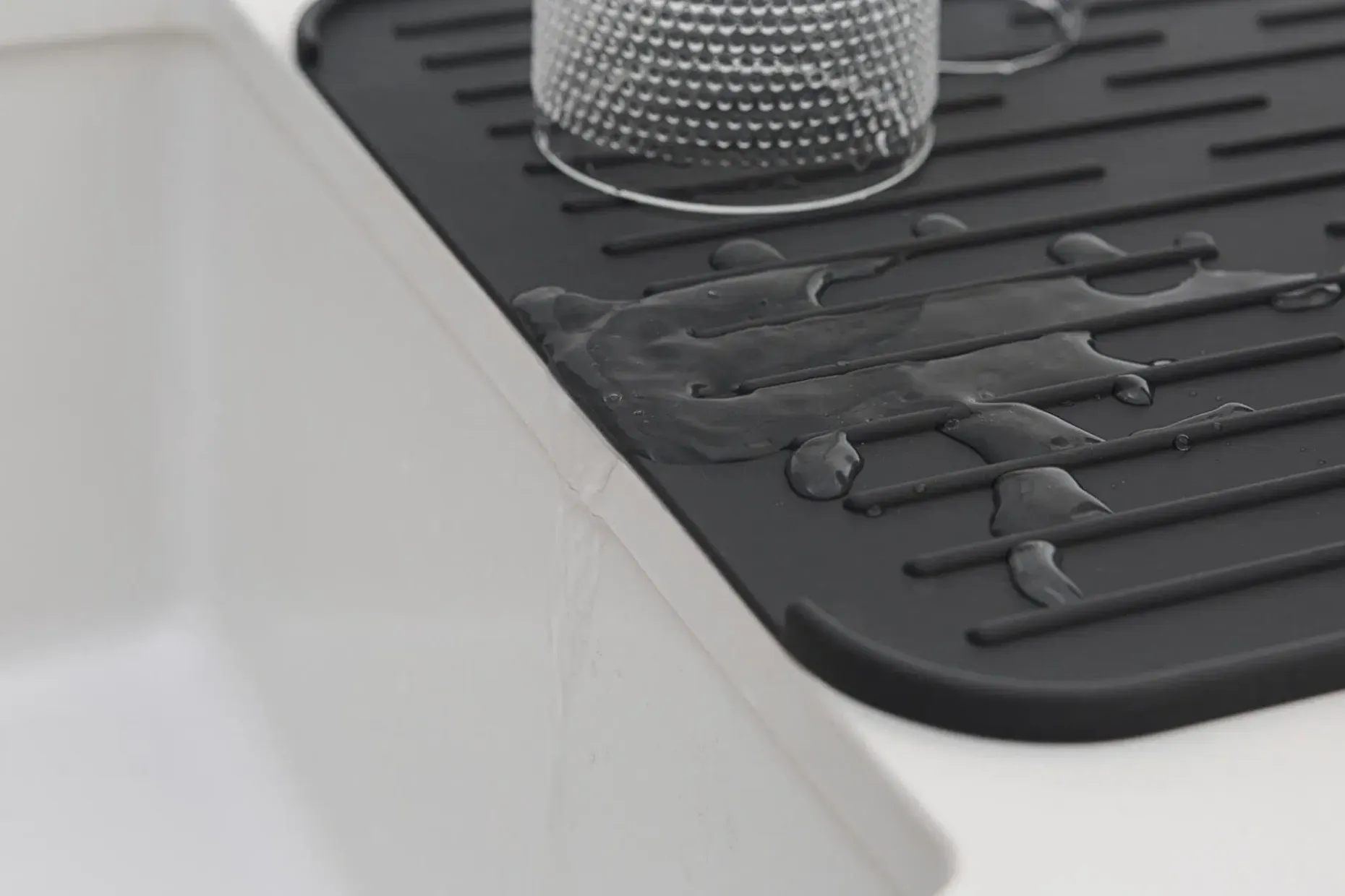 Brabantia astiakuivausalusta silikoni dark grey