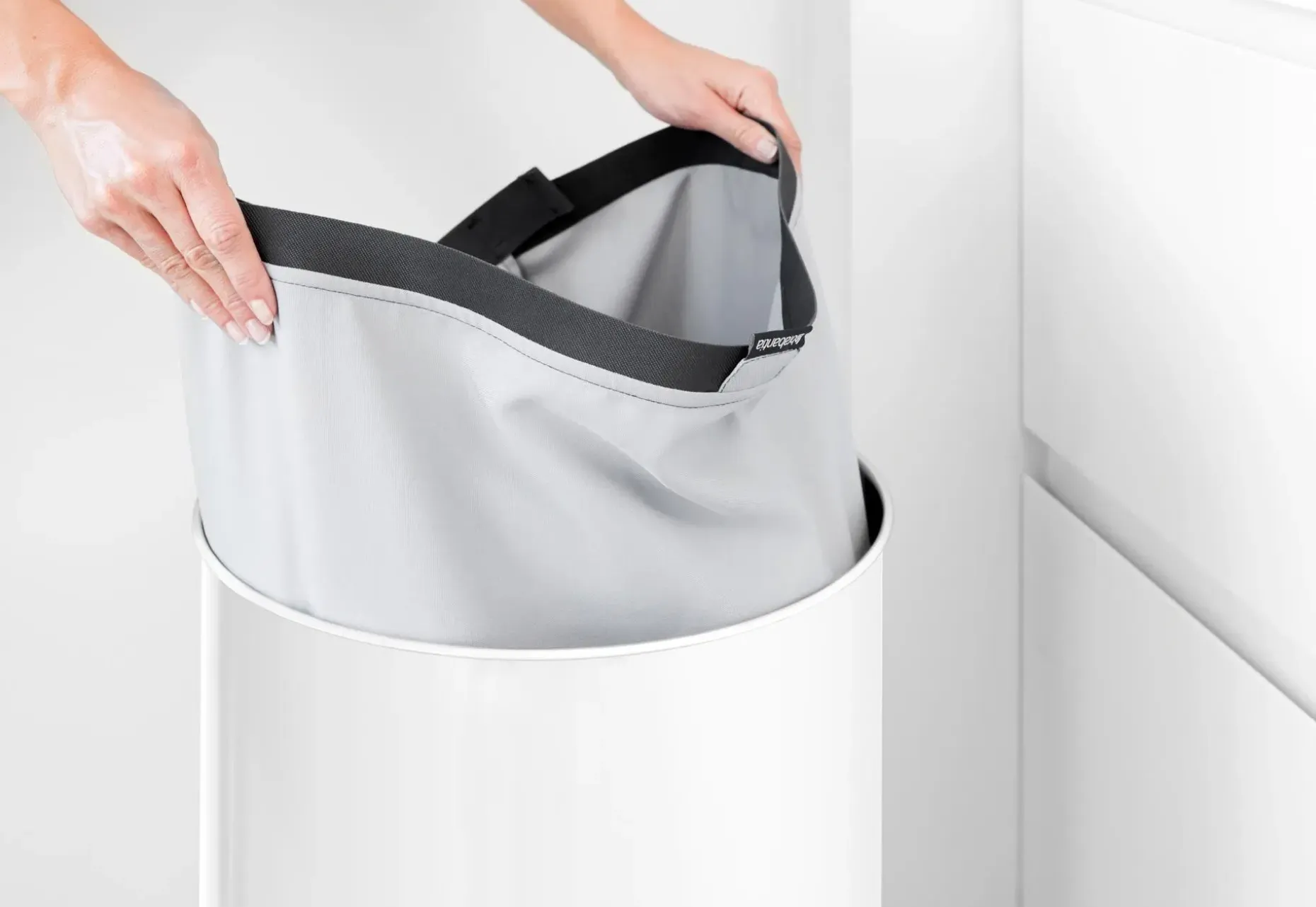 Brabantia pyykkikori 60L korkkikansi white