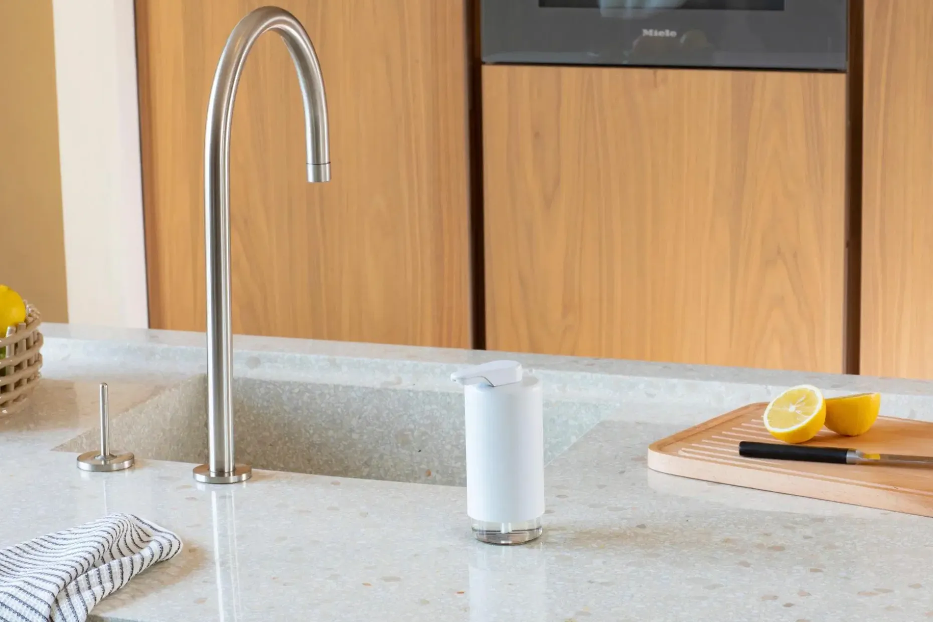 Brabantia SinkStyle saippuapumppu mineral fresh white