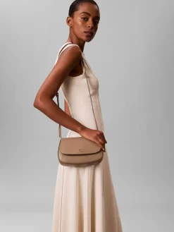 Calvin Klein CK flap olkalaukku