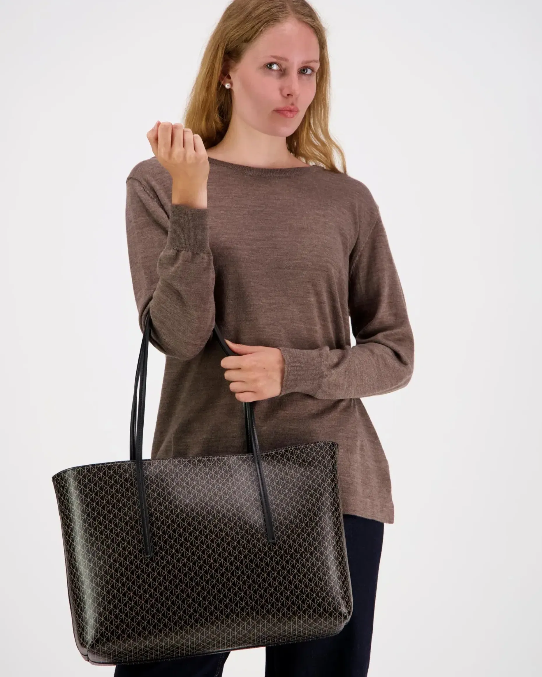 Calvin Klein Emblem aop tote olkakassi