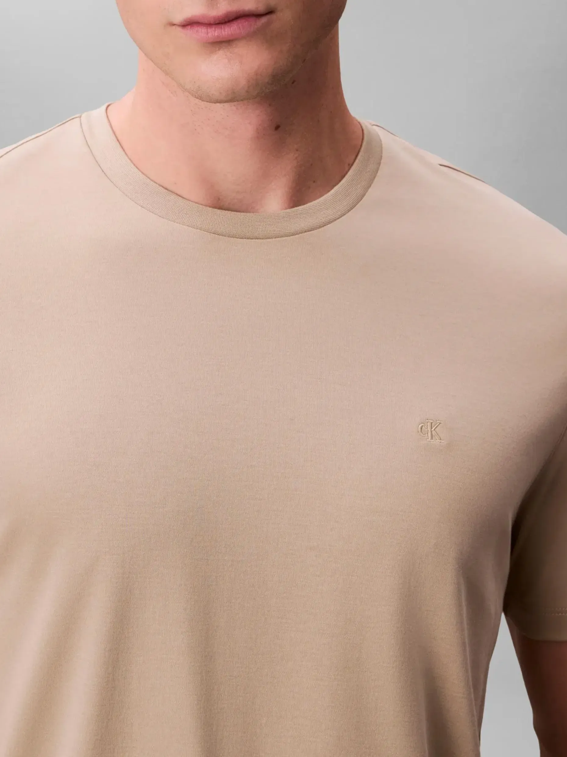 Calvin Klein Ss supima chest emb crewneck t-paita