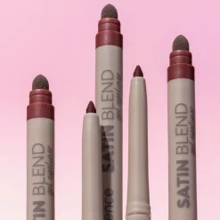 essence SATIN BLEND geelimäinen silmänrajaukynä 03
