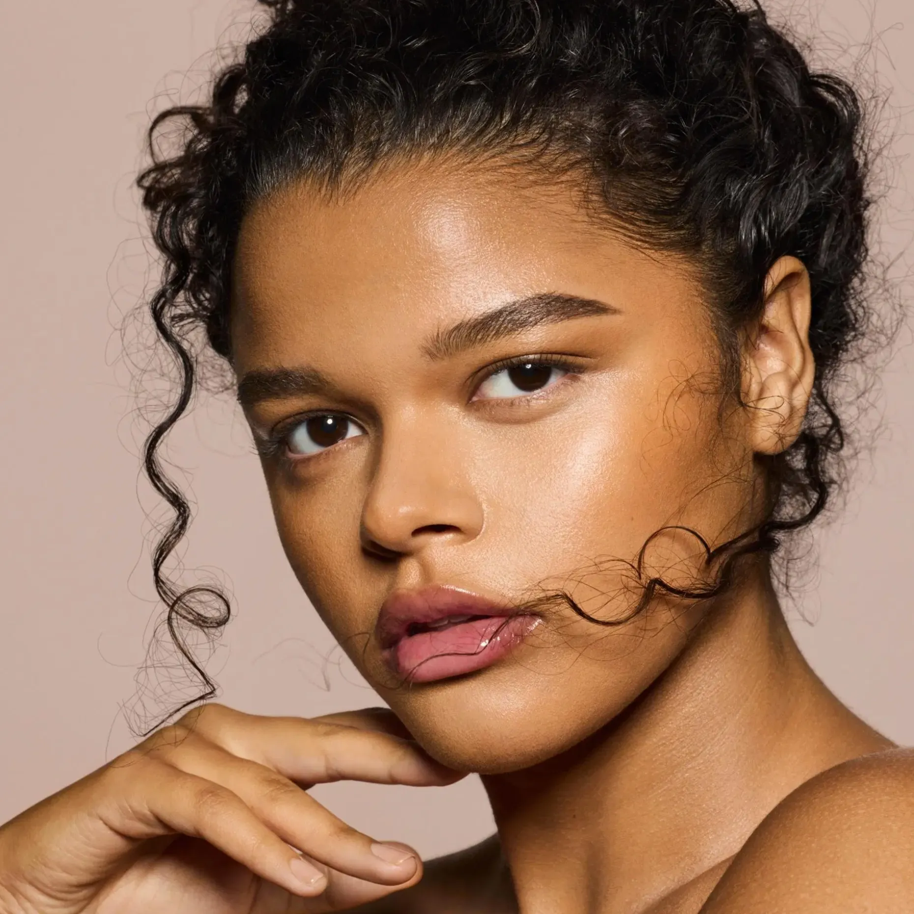 Fenty Beauty Sun Stalk`r Instant Warmth Bronzer aurinkopuuteri 6,23 g