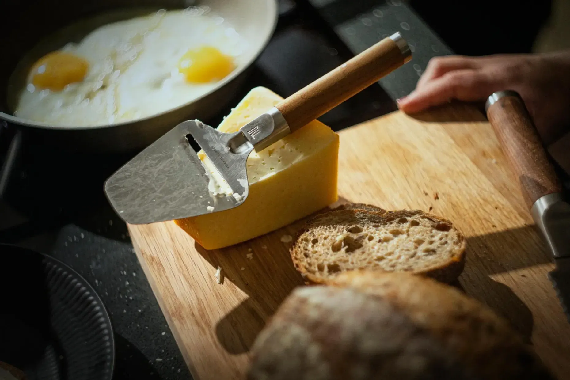 Fiskars Norden juustohöylä kovalle juustolle