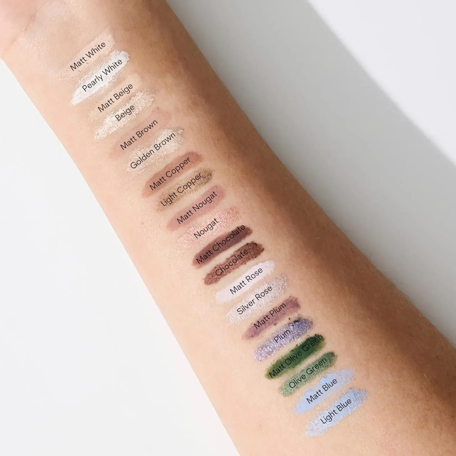 Forever Mineral Eyeshadow -luomiväri