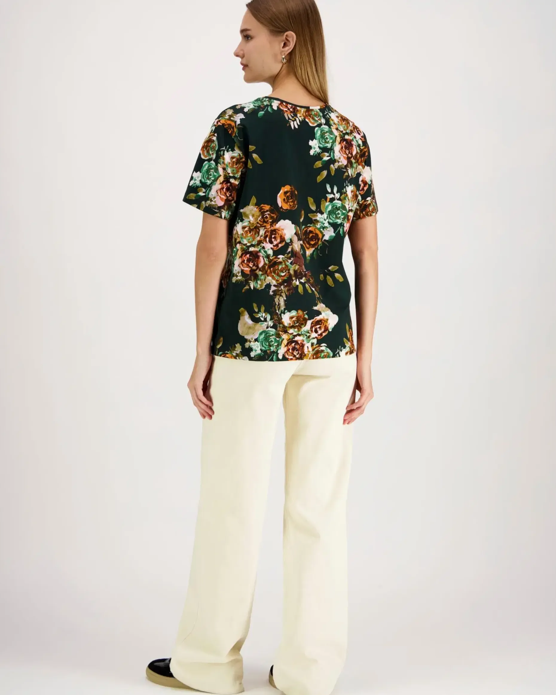 Kaiko Rose Yard Green The t-paita