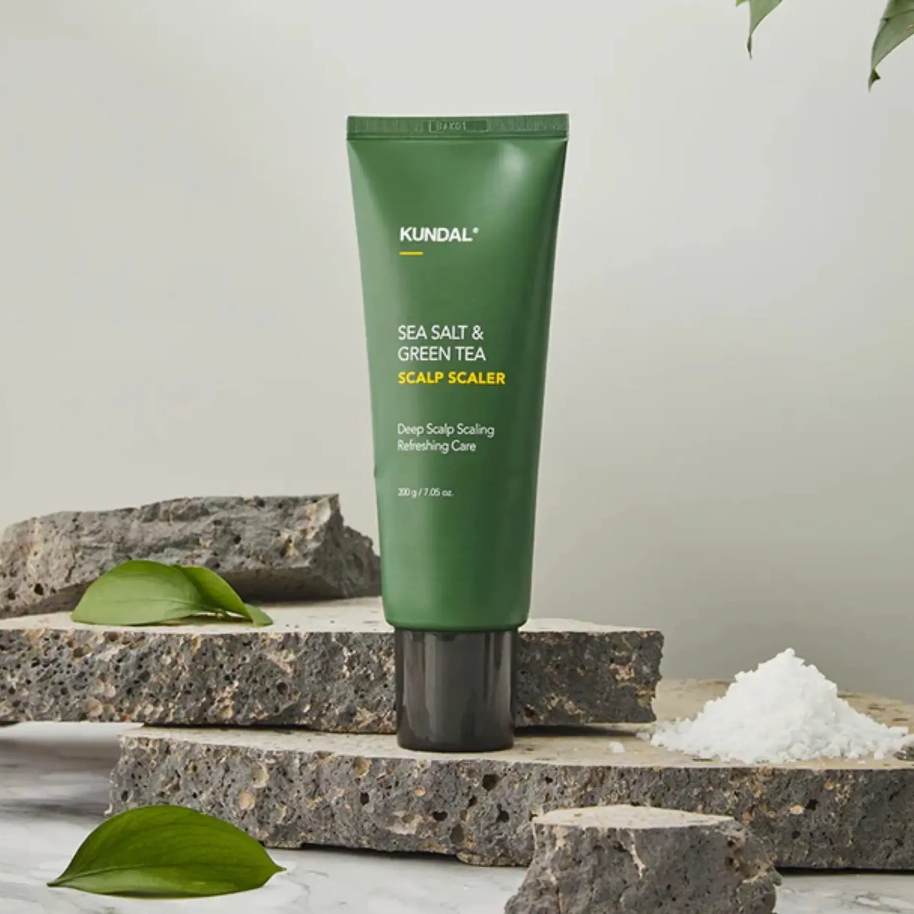 KUNDAL sea salt & green tea scalp scaler 200 ml