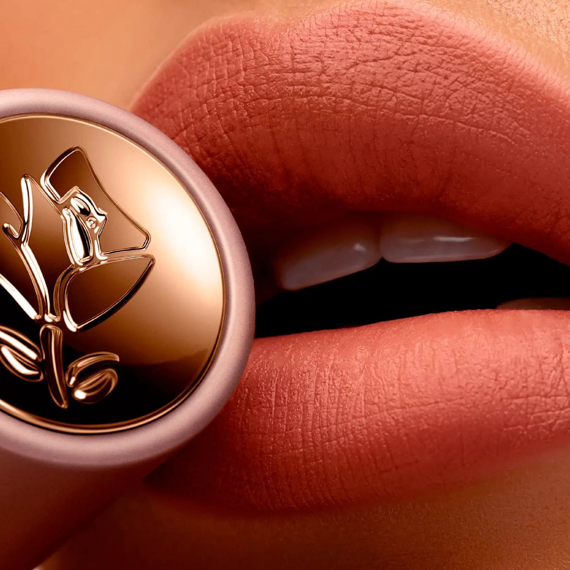 Lancôme L'Absolu Rouge Intimatte huulipuna