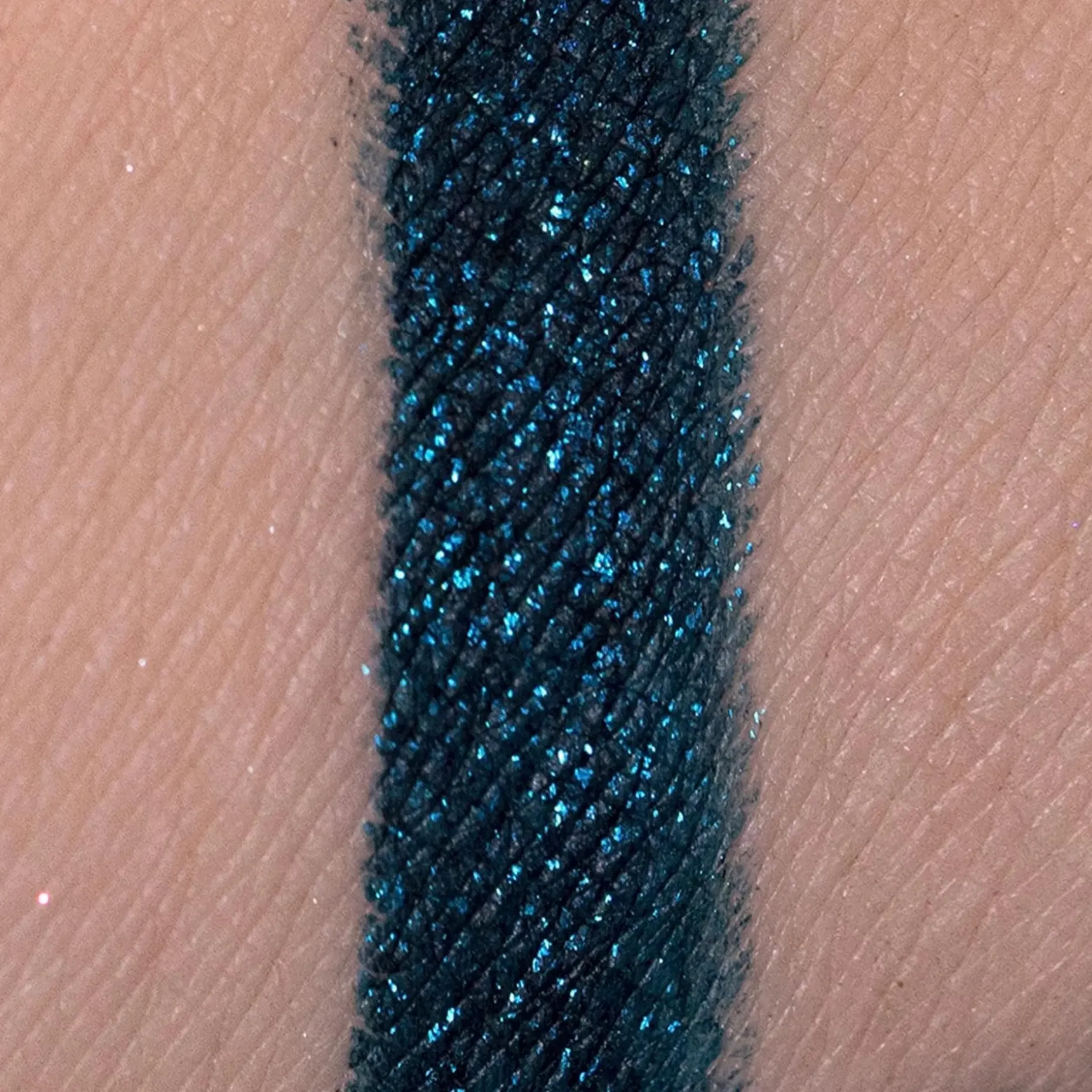 LH cosmetics Crayon -monikäyttöinen rajauskynä 1,1 g
