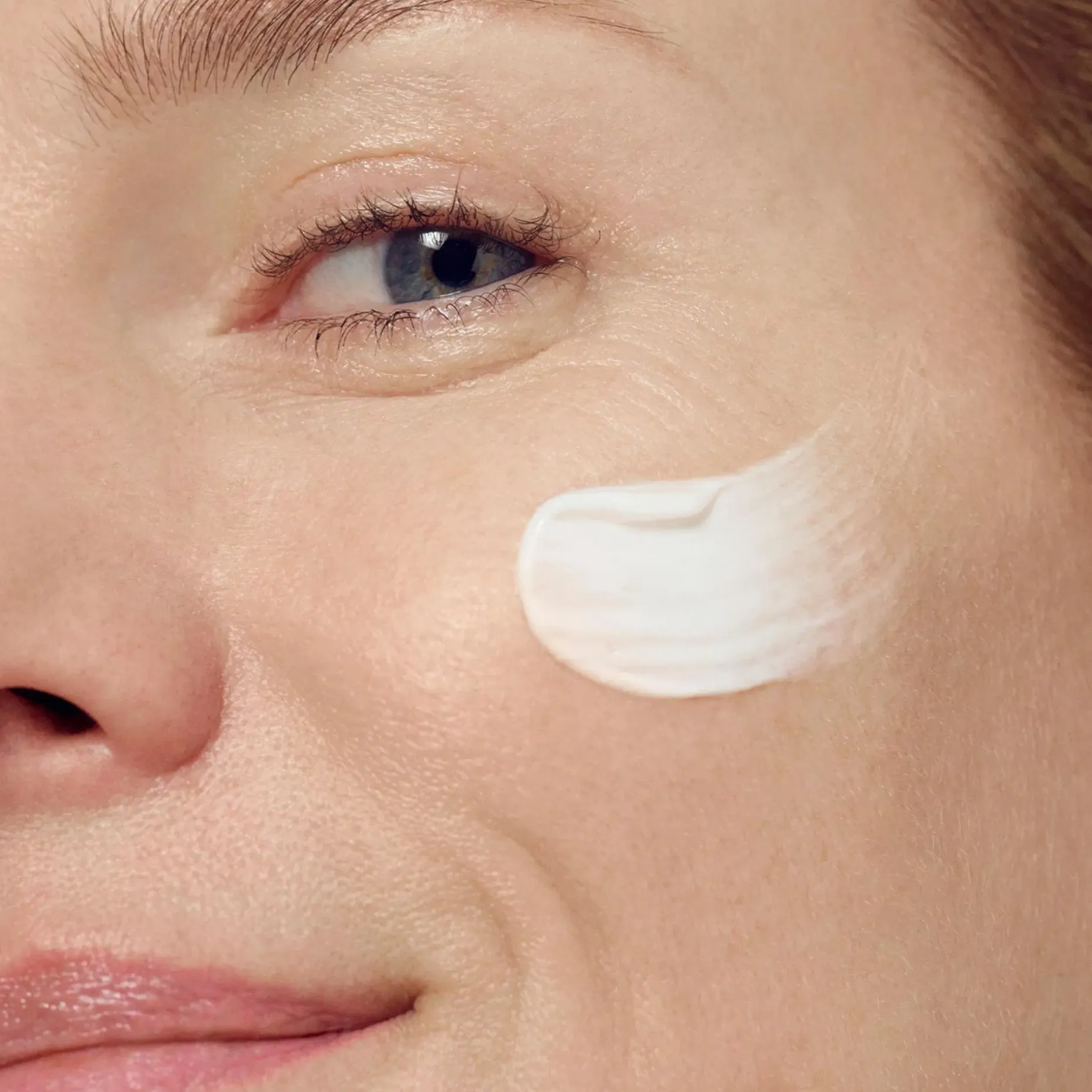L'Oréal Paris Revitalift ryppyjä silottava ja ihoa kiinteyttävä päivävoide 50ml