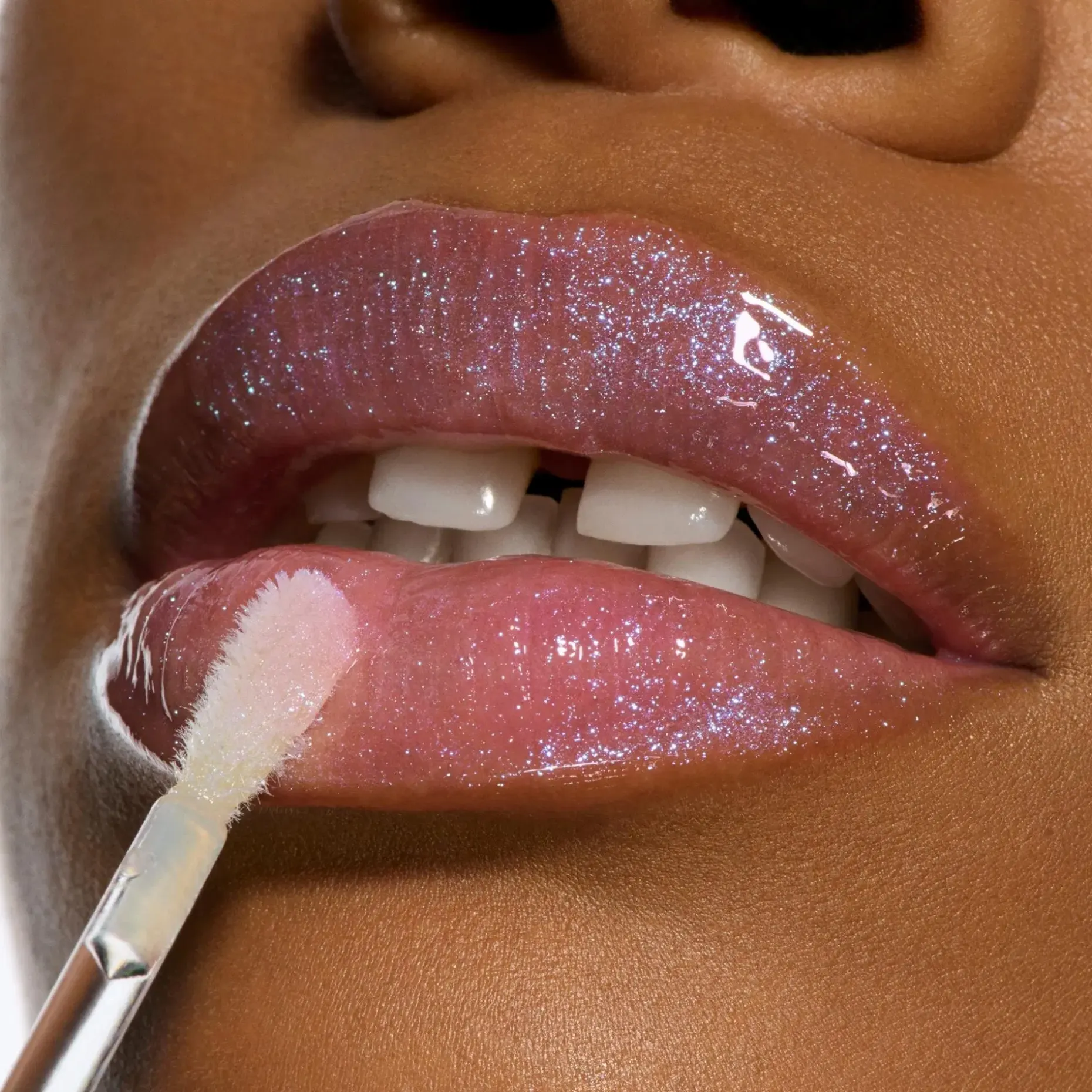 MAC Cosmetics Lipglass Air Non-Sticky Gloss -huulikiilto 5 ml