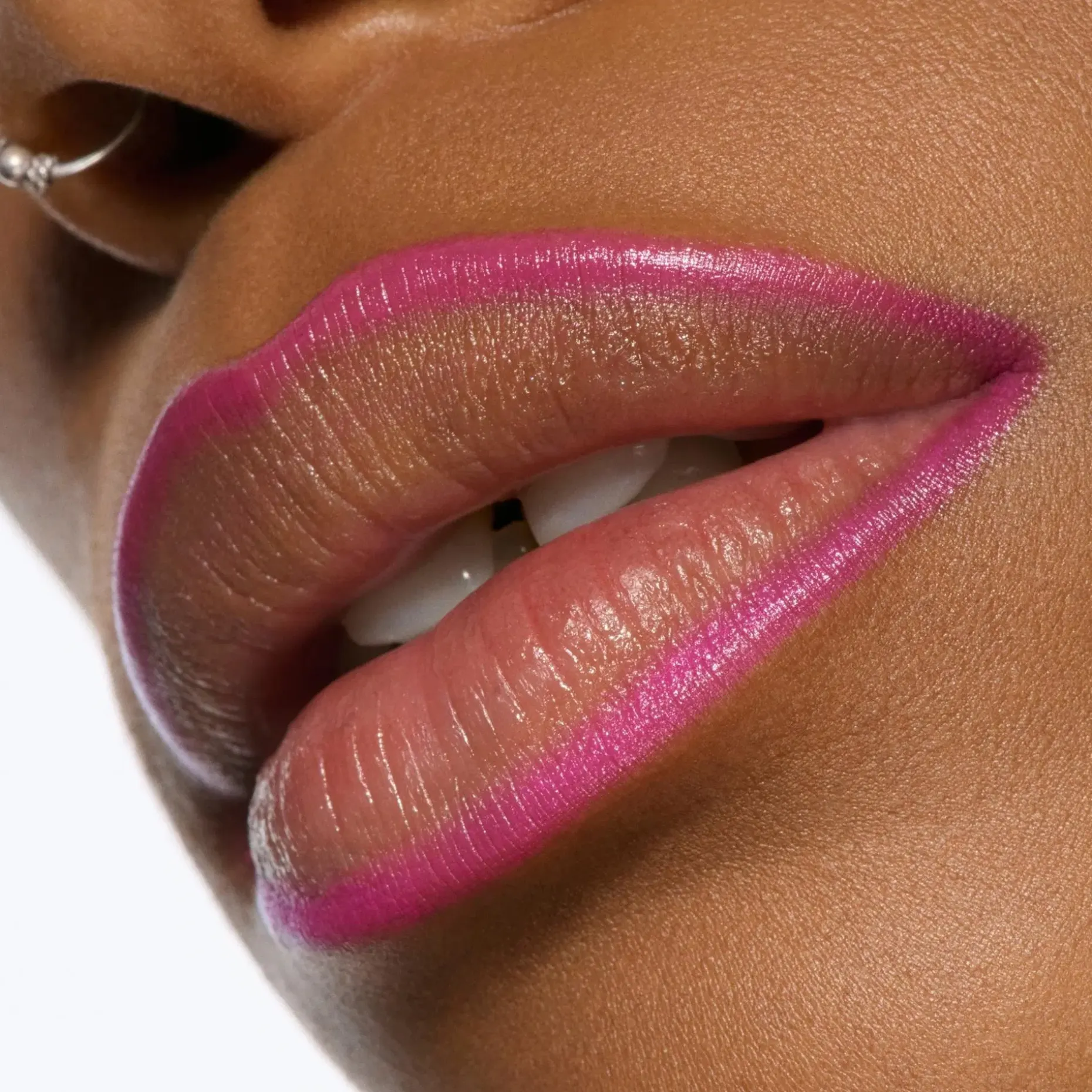MAC Cosmetics Lipglazer Glossy Liner -huultenrajauskynä 0,25 g