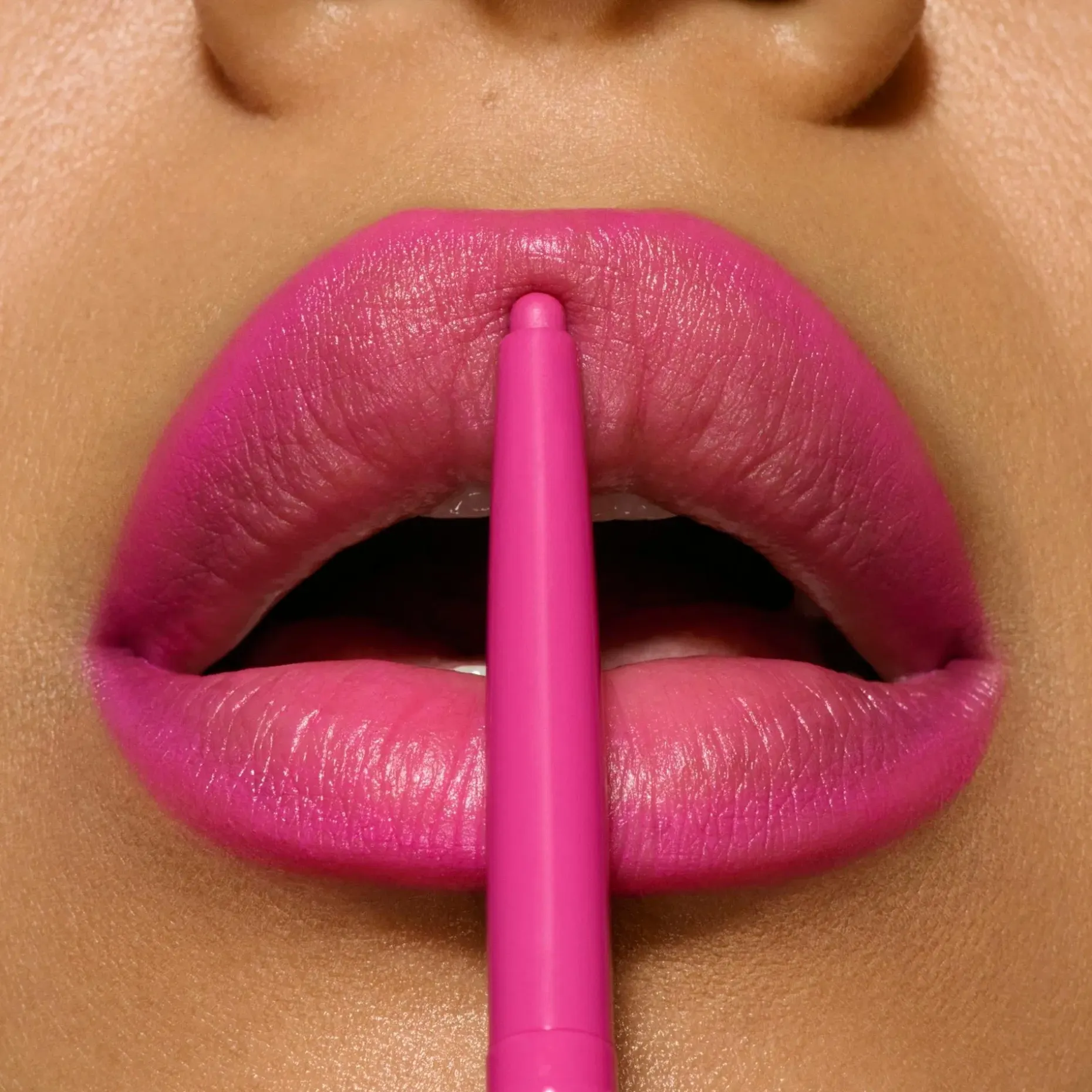 MAC Cosmetics Lipglazer Glossy Liner -huultenrajauskynä 0,25 g