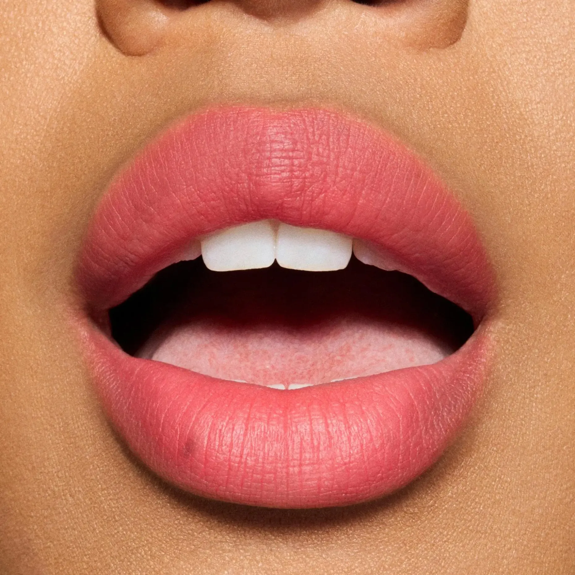 MAC Cosmetics Powder Kiss Hazy Matte Lipstick -huulipuna 3,5 g