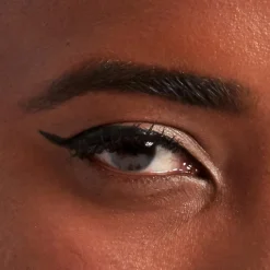NYX Professional Makeup Epic Wear Semi Permanent Liquid Liner silmänrajauskynä 3,5 ml