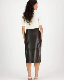 Second Female nahkahame