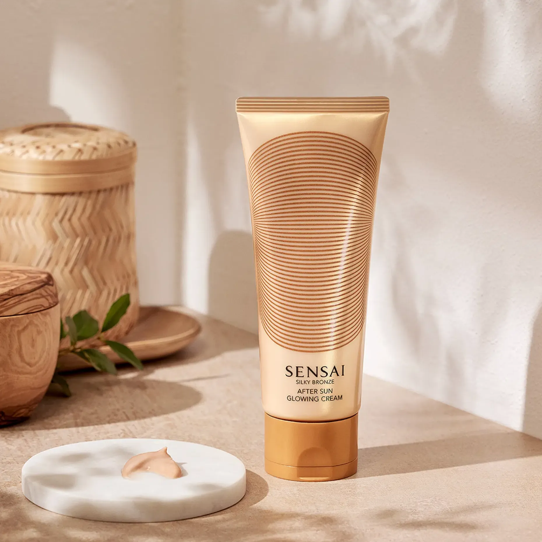 SENSAI Silky Bronze After Sun Glowing Cream hoitovoide auringonoton jälkeen 150 ml