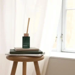 Skandinavisk Skog huonetuoksu ruokotikulla 100ml