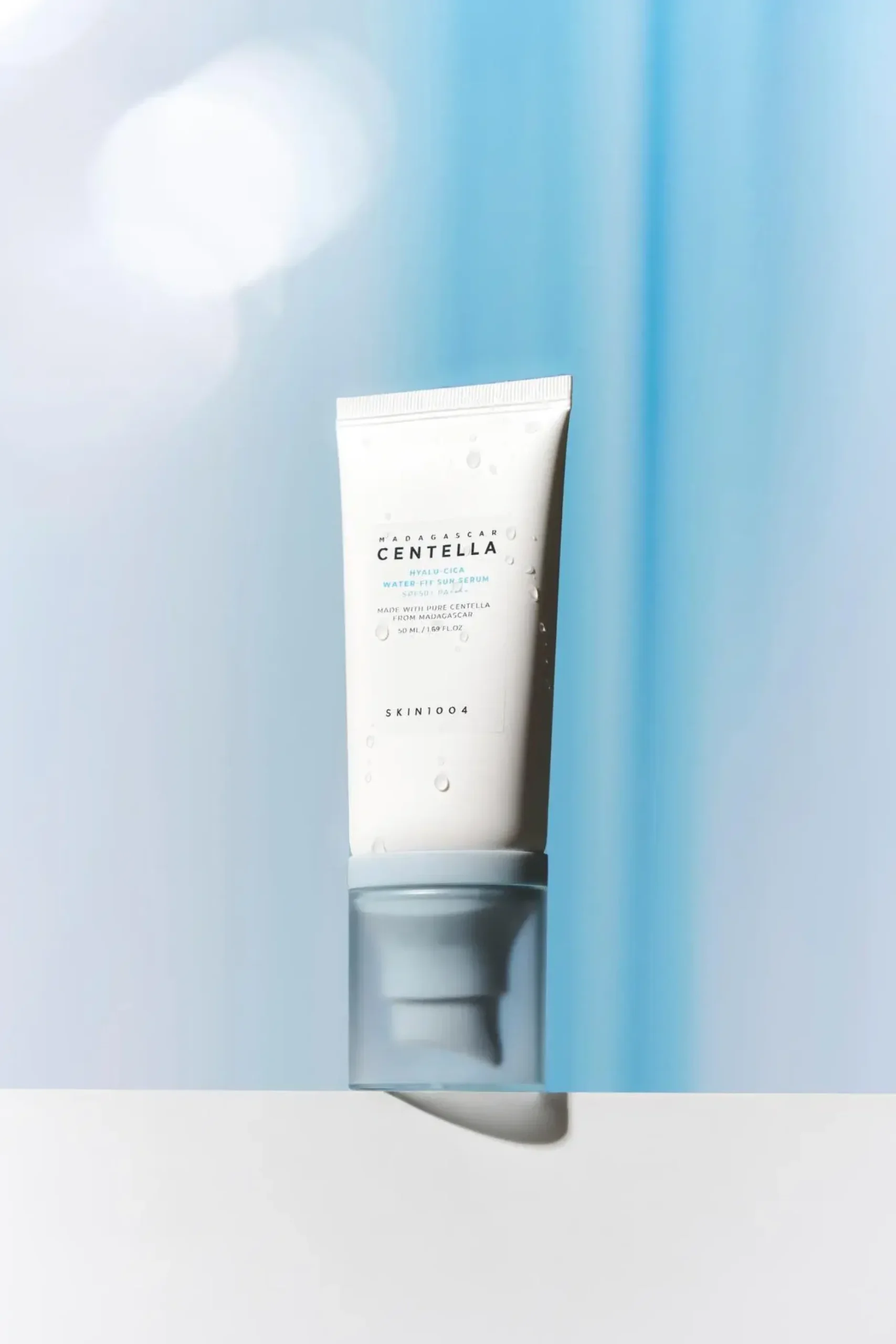 SKIN1004 Madagascar Centella Hyalu-Cica Water-Fit Sun Serum SPF50+ aurinkosuojavoide 50 ml