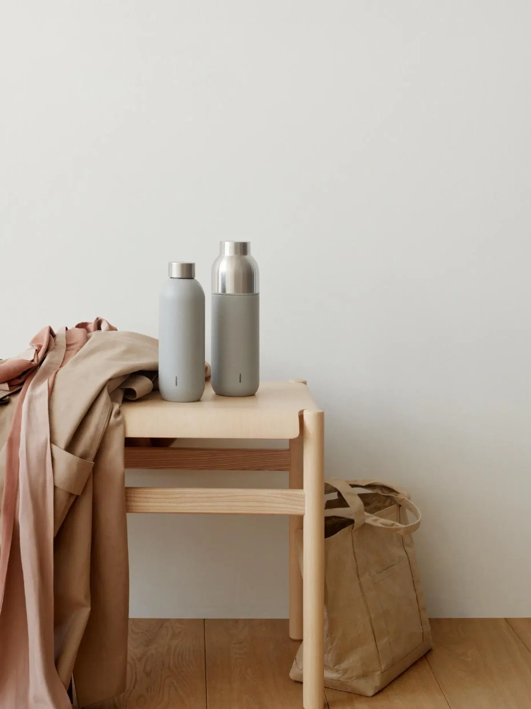 Stelton Keep Cool juomapullo 0,6 l, vaaleanharmaa