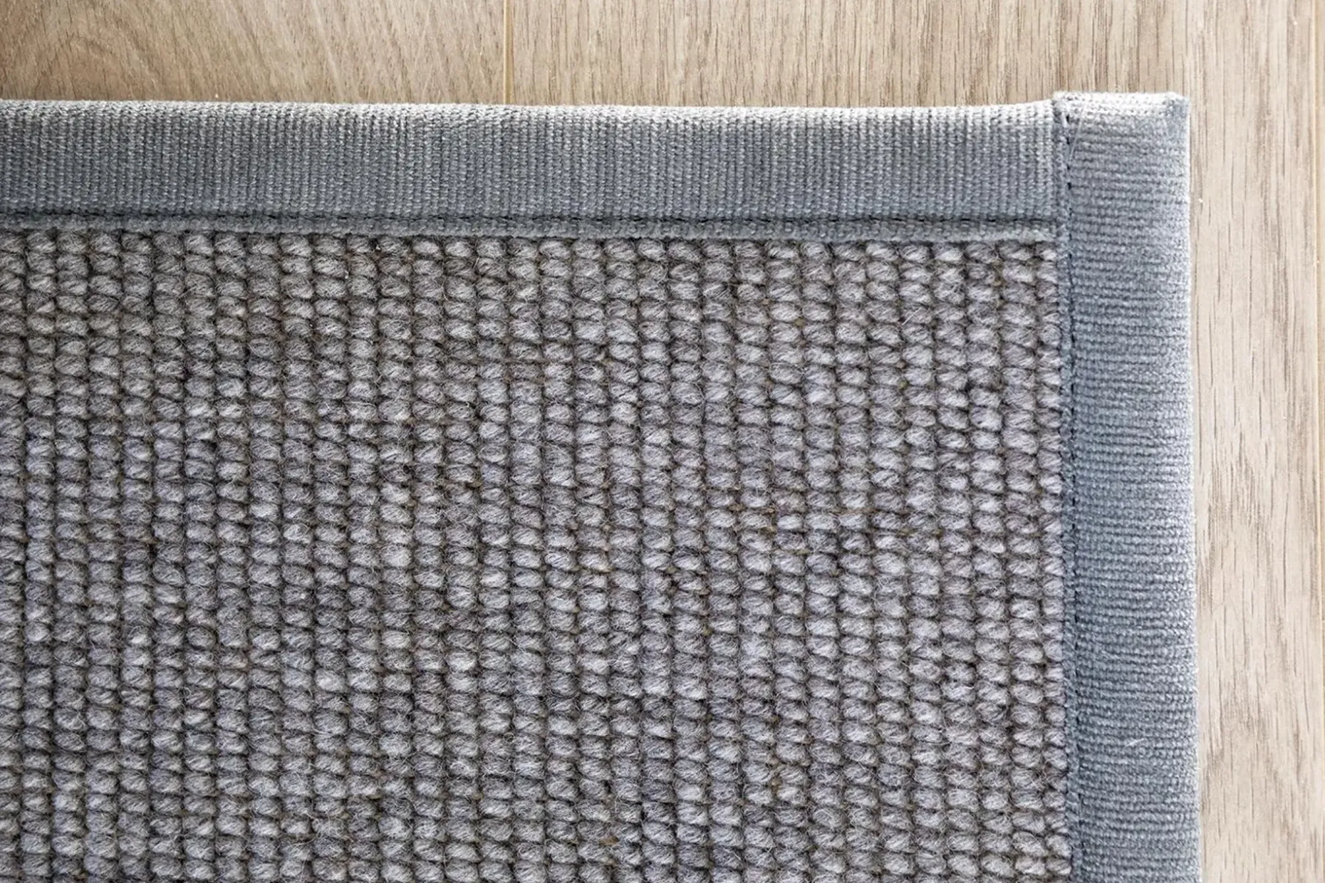 VM-Carpet Esmeralda villa-paperinarumatto